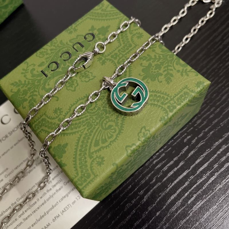G*u*i necklaces